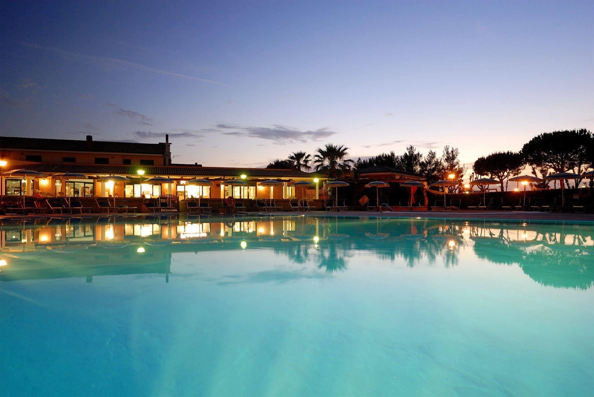 Villaggio Turistico La Cecinella Марина ди Чечина Екстериор снимка